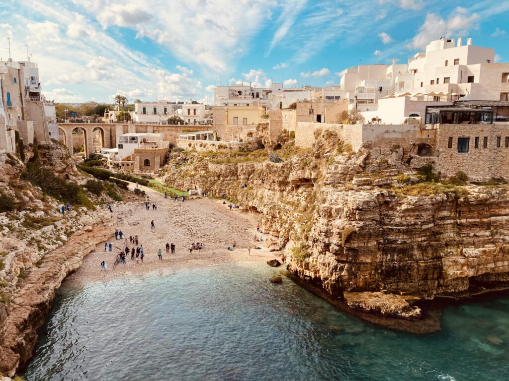 pexels-photo-19127003-19127003 A stunning view of Polignano a Mare beach with rocky cliffs and urban architecture.